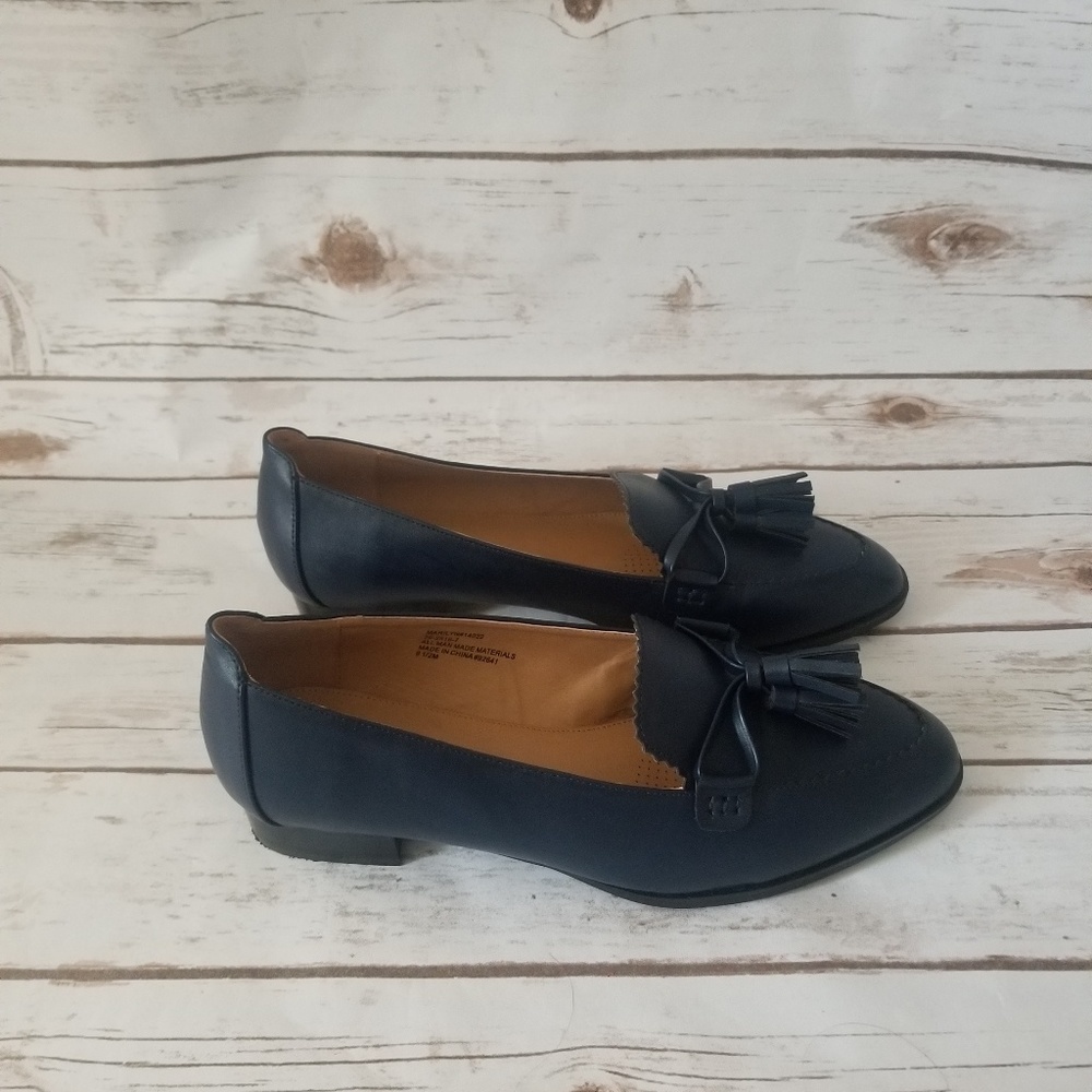 NWOT Comfortview Blue Loafers